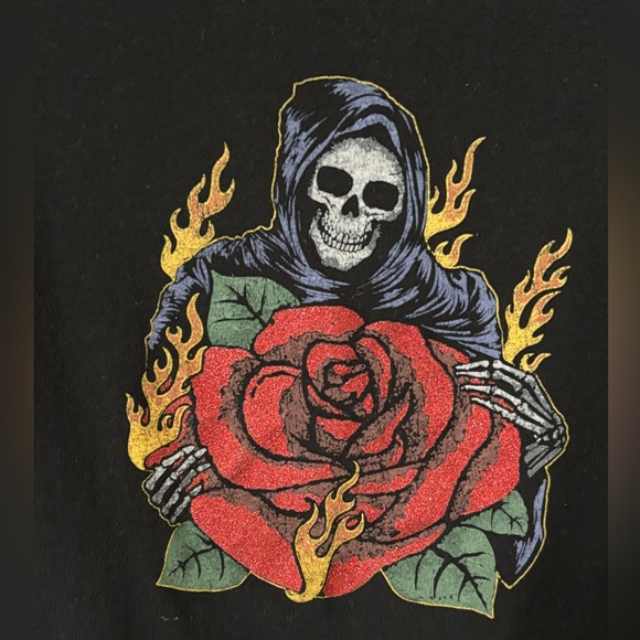 Aeropostale Black Skeleton and Rose T-Shirt
Size XS - Picture 3 of 6